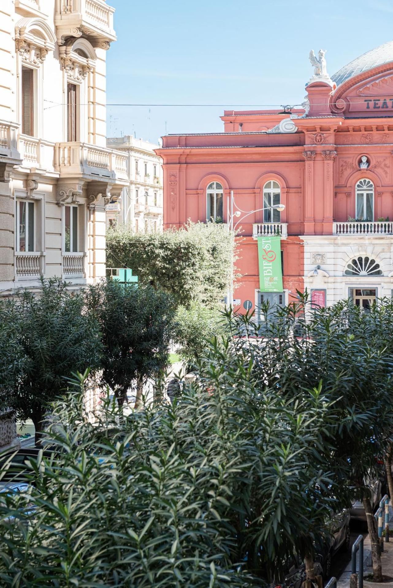 Al Teatro Rooms Бари Экстерьер фото